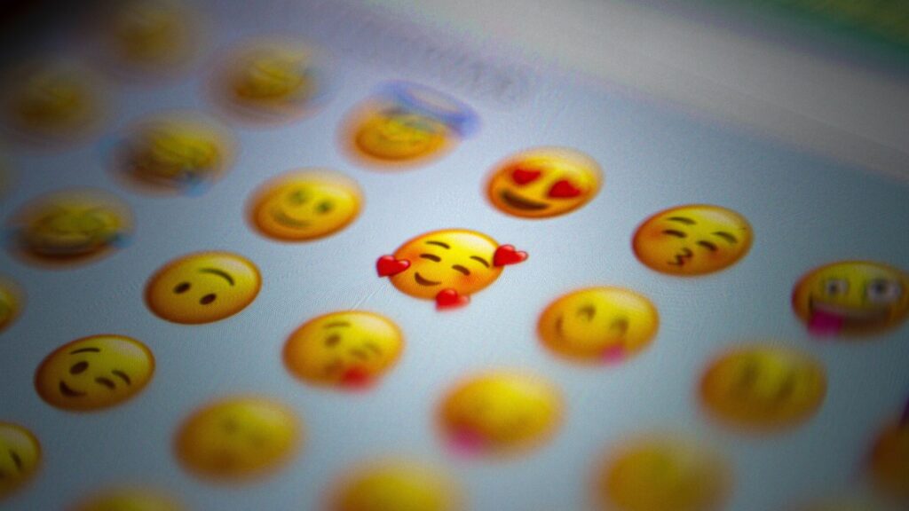 mistakes social networks: emojis