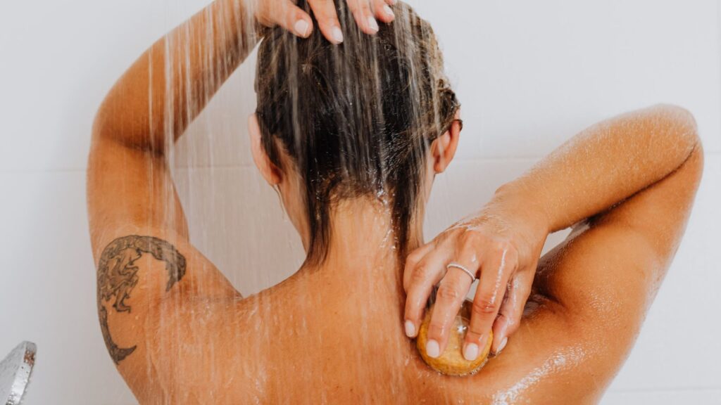 shower mistakes: back and neck cleaning