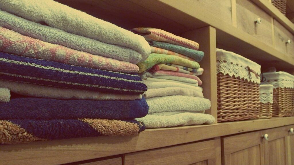 keep your closet organized: sheets