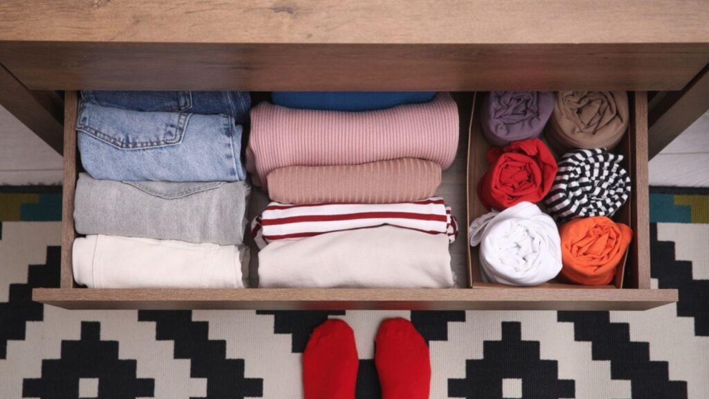 keep your closet organized: drawer organizer